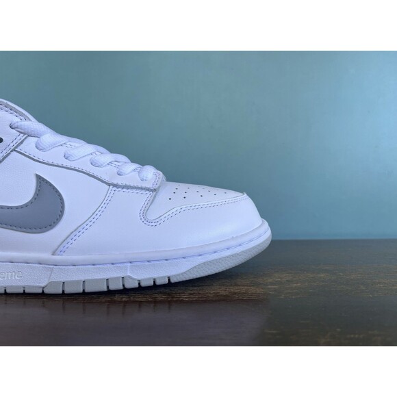 Nike SB Dunk Low x Supreme White/Metallic Silver Men\'s Size 11 HQ8487-100 main image 7